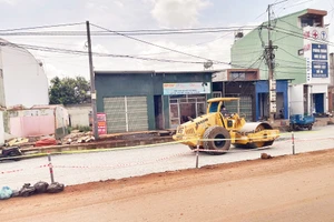 Các nhà thầu thi công đẩy nhanh tiến độ thi công Dự án đường Hồ Chí Minh đoạn tránh phía đông Buôn Ma Thuột.