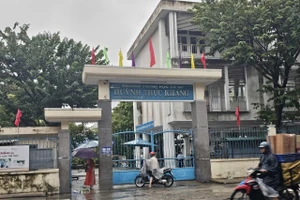 Sáng 22/10, Sở Giáo dục và Đào tạo (GD&ĐT) TP. Đà Nẵng ban hành Công văn số 1817/SGDĐT-VP yêu cầu các cơ sở giáo dục trên toàn thành phố cho học sinh, học viên nghỉ học từ chiều 22/10 đến hết ngày 23/10 nhằm đảm bảo an toàn tuyệt đối cho học sinh và giáo viên.