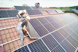 Việc tháo dỡ, thu gom pin mặt trời cũng phải tuân thủ nhiều tiêu chuẩn cụ thể. Nguồn: Greenbuldingcanada