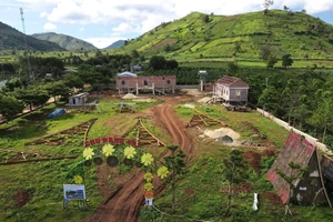 Gia Lai yêu cầu tháo dỡ Nhà rông bê tông đang xây dở tại Khu du lịch núi lửa Chư Đang Ya.