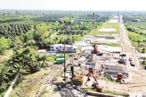 Dự án công trình đường bộ cao tốc Cao Lãnh - An Hữu thành phần 2 hiện đã bàn giao 100% tiến độ mặt bằng.