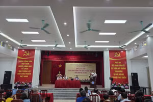 Hàng loạt hội nghị liên quan tới giải phóng mặt bằng và ổn định đời sống cho người dân liên tục được tổ chức thời gian qua.