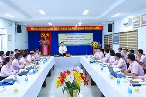 Quang cảnh buổi làm việc.