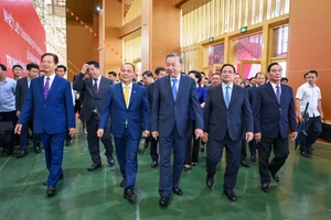 Tổng Bí thư Tô Lâm, Thủ tướng Phạm Minh Chính và các đại biểu dự Lễ khánh thành, khởi công 250 công trình tiêu biểu chào mừng 80 năm Cách mạng Tháng Tám và Quốc khánh 2/9. (Ảnh Thành Đạt)