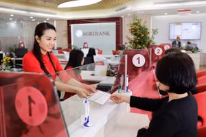 Agribank tiên phong hạ lãi suất cho vay, hỗ trợ tăng trưởng kinh tế.