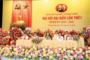 Tuy thời gian chuẩn bị gấp, song nhờ phát huy dân chủ, lắng nghe ý kiến nhân dân, nhiều Đại hội Đảng bộ cấp xã phường thời gian qua đã hoạch định tốt đường lối đáp ứng yêu cầu đổi mới của địa phương. (Ảnh DƯƠNG QUANG)