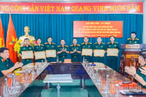 Cục Hậu cần-Kỹ thuật đã trao thưởng cho các tập thể và cá nhân thuộc Bệnh viện Quân y 120.