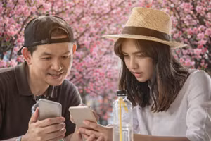 Cảnh giác khi chia sẻ tin ngày Tết, để niềm vui không bị đánh tráo.