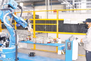 Sử dụng robot vào quy trình sản xuất tại Công ty cổ phần sản xuất thương mại Việt Mỹ Đồng Nai, Khu công nghiệp Dầu Giây.