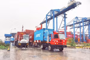 Hoạt động xuất, nhập khẩu ổn định góp phần tăng thu ngân sách trên địa bàn Thành phố Hồ Chí Minh.
