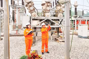 Ngành điện Lào Cai áp dụng nhiều giải pháp bảo đảm cung cấp điện ổn định, an toàn trong mùa nắng nóng.