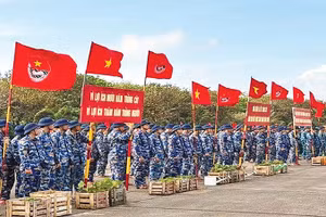 Quân dân đặc khu Trường Sa hưởng ứng Tết trồng cây đời đời nhớ ơn Bác Hồ. (Ảnh CTV)