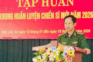 Thượng tá Bùi Minh Hải, Phó Tham mưu trưởng Bộ đội Biên phòng tỉnh Đắk Lắk phát biểu khai mạc tập huấn.