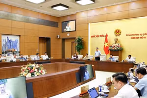 Chủ tịch Quốc hội Trần Thanh Mẫn phát biểu bế mạc Phiên họp thứ 48 của Ủy ban Thường vụ Quốc hội. Ảnh: Doãn Tấn