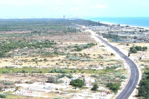 Khu công nghiệp Cam Liên có vị trí giao thông rất thuận lợi khi kết nối với Quốc lộ 1, đường tránh lũ Quốc lộ 1 và đường ven biển ở tỉnh Quảng Bình cũ. 