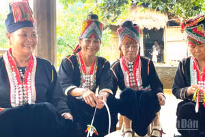 Xây dựng và phát triển nền văn hóa Việt Nam tiên tiến, đậm đà bản sắc dân tộc.