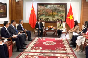 Quang cảnh buổi làm việc. 