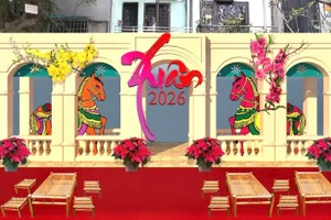 Không gian viết thư pháp và cắm hoa nghệ thuật tại “Hội Xuân Bính Ngọ 2026”.