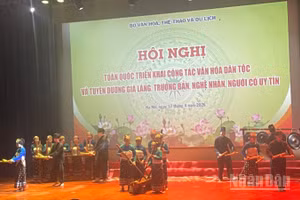 Chương trình văn nghệ chào mừng hội nghị. 