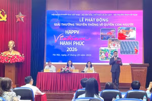 Quang cảnh lễ phát động. 