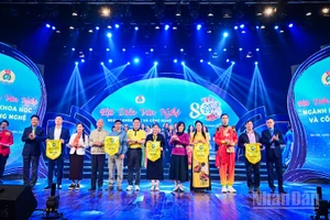 Tiết mục đơn ca của Công đoàn Báo Nhân Dân nhận giải ba tại Hội diễn Văn nghệ Công đoàn ngành Khoa học và Công nghệ Việt Nam.