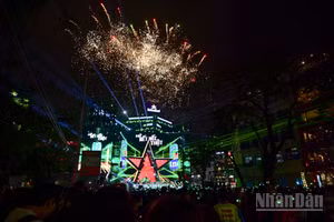 Chương trình Countdown thường niên chào đón năm mới 2026 tại không gian phố đi bộ Hồ Hoàn Kiếm (Hà Nội).