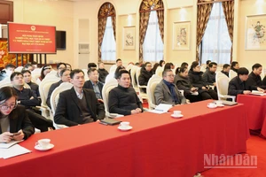 Bí thư Đảng ủy, Đại sứ Việt Nam tại Trung Quốc Phạm Thanh Bình cùng cán bộ, đảng viên tham dự điểm cầu trực tuyến Hội nghị.