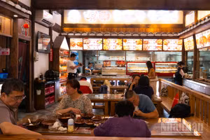 Một góc nhà hàng ẩm thực Sa Huyện ở phố cổ Đông Môn, Sa Huyện, tỉnh Phúc Kiến, Trung Quốc.