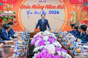 Đồng chí Trịnh Văn Quyết, Ủy viên Bộ Chính trị, Bí thư Trung ương Đảng, Trưởng Ban Tuyên giáo và Dân vận Trung ương, thăm và chúc mừng Bộ Y tế nhân dịp kỷ niệm 71 năm Ngày Thầy thuốc Việt Nam.