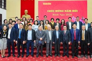 Tập thể lãnh đạo, nguyên lãnh đạo cùng cán bộ, phóng viên Báo Nhân Dân tại chương trình gặp mặt đầu xuân Bính Ngọ 2026.