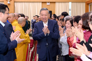 Tổng Bí thư Tô Lâm dự hội nghị tiếp xúc giữa cử tri với người ứng cử đại biểu Quốc hội khóa XVI, nhiệm kỳ 2026-2031, đơn vị bầu cử số 1, thành phố Hà Nội. (Ảnh: ĐĂNG KHOA)