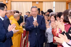 Tổng Bí thư Tô Lâm dự hội nghị tiếp xúc giữa cử tri với người ứng cử đại biểu Quốc hội khóa XVI, nhiệm kỳ 2026-2031, đơn vị bầu cử số 1, thành phố Hà Nội. (Ảnh: ĐĂNG KHOA)