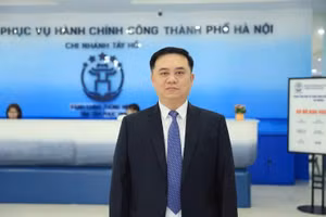 Ông Bùi Dương, Giám đốc Chi nhánh Trung tâm Phục vụ hành chính công số 1 Thành phố Hà Nội.