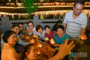 Với thông điệp "Thưởng nhạc cổ truyền, nếm vị chay thanh khiết, chạm tinh hoa làng nghề, xin nét chữ hiền tài và tự tay thắp hoa đăng gửi trọn ước nguyện", sự kiện mang đến chuỗi hoạt động trải nghiệm văn hóa truyền thống, hứa hẹn tạo ra một sản phẩm du lịch hấp dẫn.