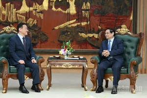 Thủ tướng Chính phủ Phạm Minh Chính tiếp ông Roh Tae Moon, Tổng Giám đốc điều hành Samsung điện tử. (Ảnh: TRẦN HẢI)