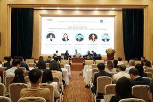 Các chuyên gia trao đổi tại hội thảo "Nghị quyết 68-NQ/TW về phát triển kinh tế tư nhân: Cơ hội nào cho các doanh nghiệp niêm yết và công ty đại chúng?". (Ảnh BTC)