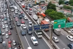 Hoạt động vận tải tháng 6 tiếp tục sôi động, đáp ứng nhu cầu đi lại của người dân và khách quốc tế, đồng thời phục vụ hiệu quả hoạt động sản xuất, kinh doanh và xuất nhập khẩu hàng hóa. (Ảnh: PV)