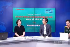 Bà Nguyễn Thu Thủy, Phó Cục trưởng Cục Phát triển Doanh nghiệp Nhà nước (Bộ Tài chính); ông Lê Duy Bình, Giám đốc điều hành Economica Việt Nam, bà Nguyễn Thị Sơn Bình, Phó Giám đốc Trung tâm dịch vụ khách hàng doanh nghiệp (SME), Tổng Công ty Viễn thông Viettel trao đổi, thảo luận. (Ảnh: HNV)