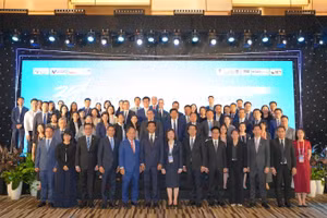 Đại biểu tham dự Hội nghị Tổng Giám đốc các Sở Giao dịch Chứng khoán ASEAN lần thứ 39 chụp ảnh lưu niệm.
