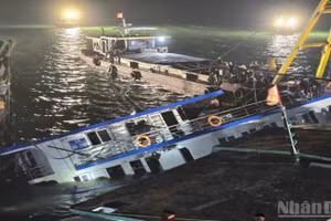 Tổng số tiền bồi thường và chi trả bảo hiểm liên quan đến thiệt hại về người và tài sản trong vụ lật tàu Vịnh Xanh 58 dự kiến khoảng 14,27 tỷ đồng. (Ảnh: QUANG THỌ)