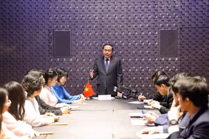 Chủ tịch Quốc hội Trần Thanh Mẫn phát biểu chỉ đạo tại buổi gặp Hội sinh viên và các lưu học sinh tiêu biểu của Việt Nam tại Italia. (Ảnh: Doãn Tấn – TTXVN) 