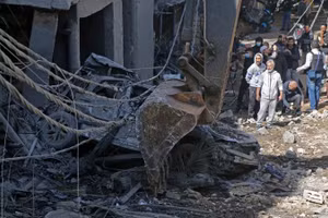 Thiệt hại sau các cuộc không kích của Israel xuống thủ đô Beirut, Liban. Ảnh: THX/TTXVN