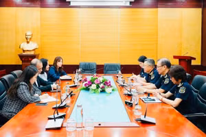 Lãnh đạo Cục Hải quan làm việc với Đoàn đại diện cấp cao Tập đoàn FedEx về thúc đẩy hợp tác trong lĩnh vực hải quan số. 