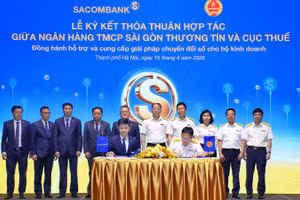 Toàn cảnh lễ ký kết.