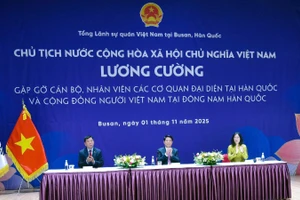 Chủ tịch nước Lương Cường gặp gỡ cán bộ, nhân viên các cơ quan đại diện Việt Nam tại Hàn Quốc và cộng đồng người Việt Nam tại đông nam Hàn Quốc.