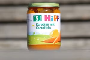 Thuốc diệt chuột được phát hiện trong một mẫu thử của sản phẩm hũ ăn dặm vị cà rốt và khoai tây loại 190gram. (Ảnh: Tobias Steinmaurer/APA/dpa) 