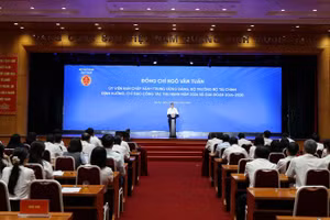 Toàn cảnh buổi làm việc của Bộ trưởng Tài chính Ngô Văn Tuấn với Cục Thuế. 
