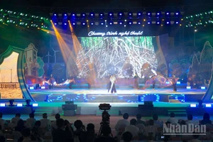 Chương trình nghệ thuật tại buổi lễ kỷ niệm. 