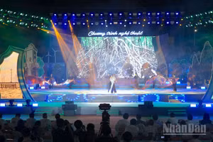 Chương trình nghệ thuật tại buổi lễ kỷ niệm. 