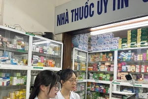 Nhân viên VNPT hỗ trợ hộ kinh doanh sử dụng phần mềm VNPT HKD.